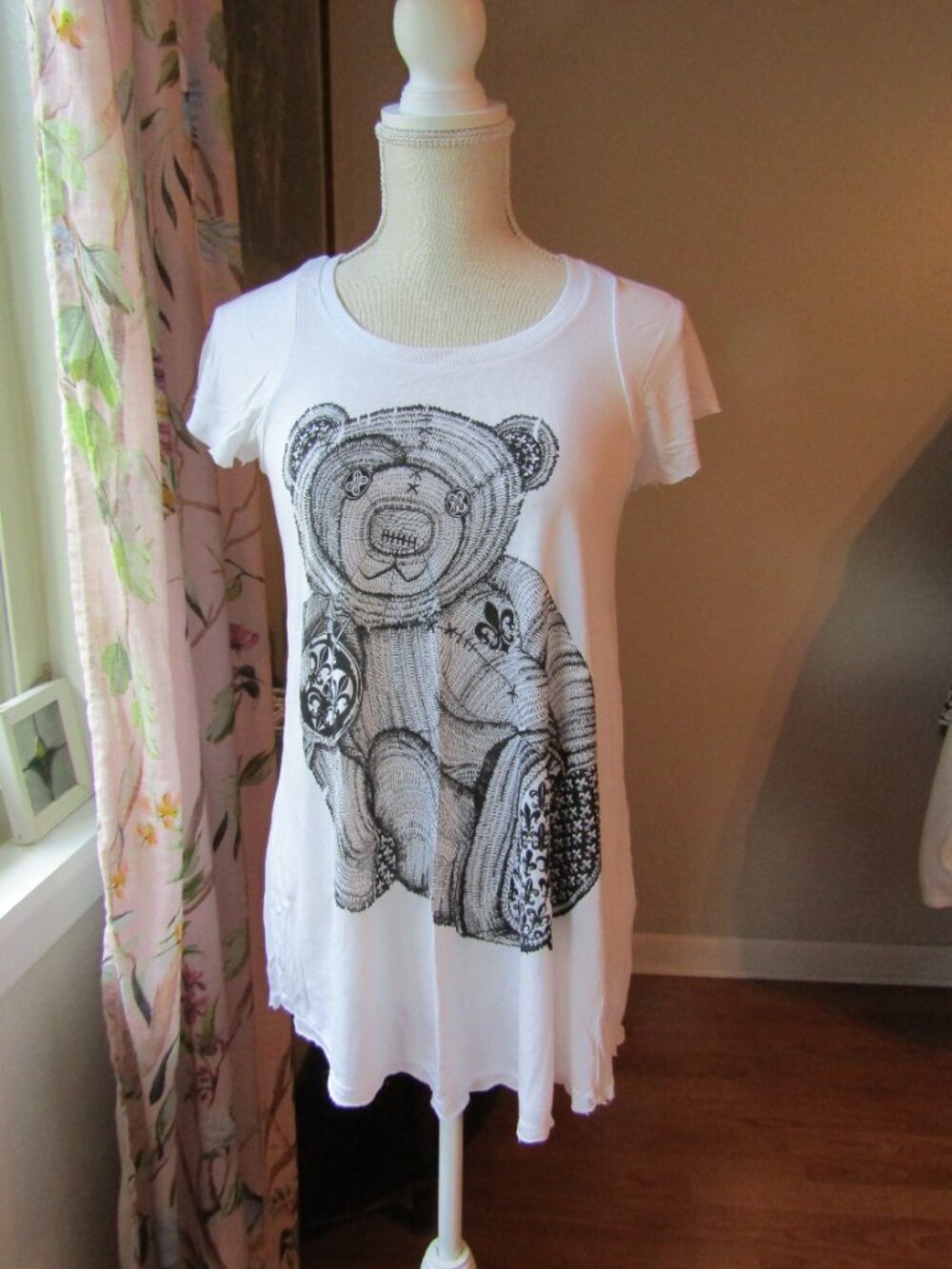NWOT Lauren Moshi Bear T Shirt Small